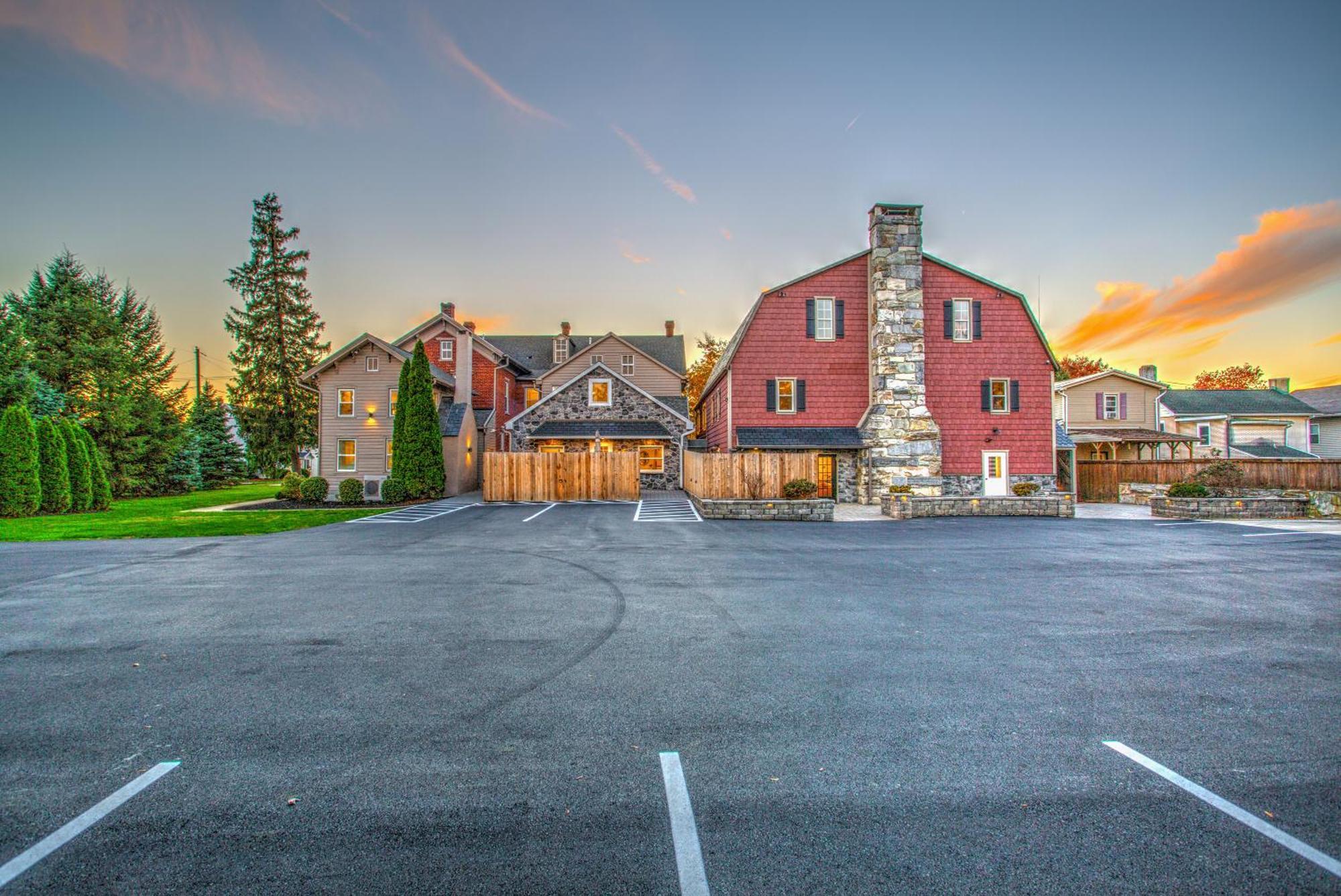 Legacy Manor 13 Bedrooms Sleeps 26 * Lancaster