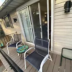 A Modern Apt Close To Downtown