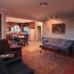 Farmhouse At Landyshade