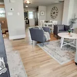 New Cozy Home Near Outlets & Amish Country