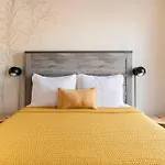 3 Minutes To Downtown W/Patio, Art, Fire Pit, Bbq
