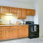 Cozy Retreat In Downtown Lancaster With Backyard Patio