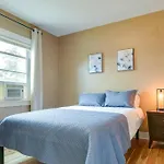 Cozy Retreat In Downtown Lancaster With Backyard Patio