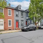 Cozy Retreat In Downtown Lancaster With Backyard Patio