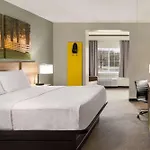 Days Inn & Suites By Wyndham Lancaster Amish Country