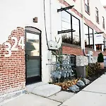 Sweet Lancaster Apt. B