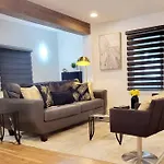 Luxe On Walnut/King Bed/Off St.Parkin/30 Days Stay