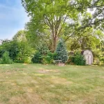 Dutch Country Home Near Family Attractions!
