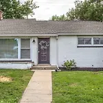 Renovated 2 Bedroom Home Close To Lancaster Attractions