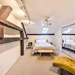 Runningwater Apartment In Lancaster With Deck