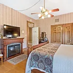 Lovelace Manor Bed And Breakfast