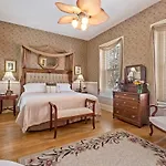 Lovelace Manor Bed And Breakfast