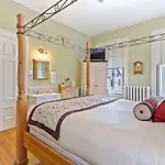 Lovelace Manor Bed And Breakfast