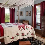 Walnut Lawn Bed And Breakfast