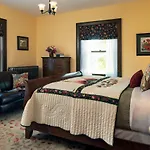 Walnut Lawn Bed And Breakfast