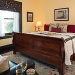Walnut Lawn Bed And Breakfast