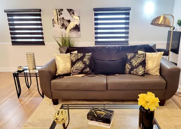 Luxe On Walnut/King Bed/Off St.Parkin/30 Days Stay