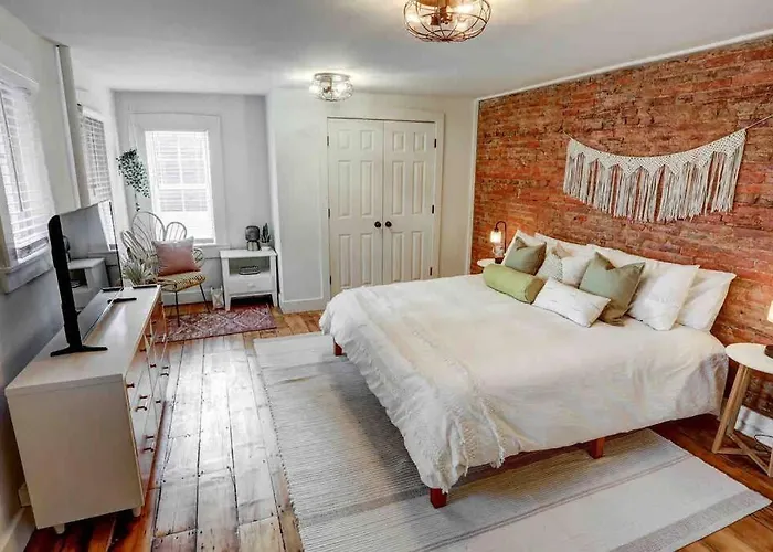 Beautiful Boho Villa On Vine In The Heart Of Lancaster