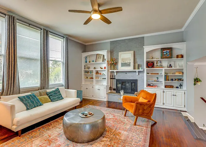 Dutch Country Home Near Family Attractions!