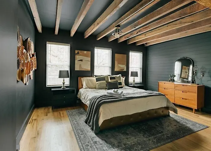 Stunning 5 Bedroom -Heart Of Downtown