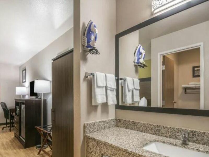 Hotel 6 Lancaster 2*