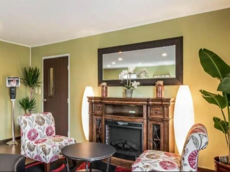 Hotel 6 Lancaster 2*
