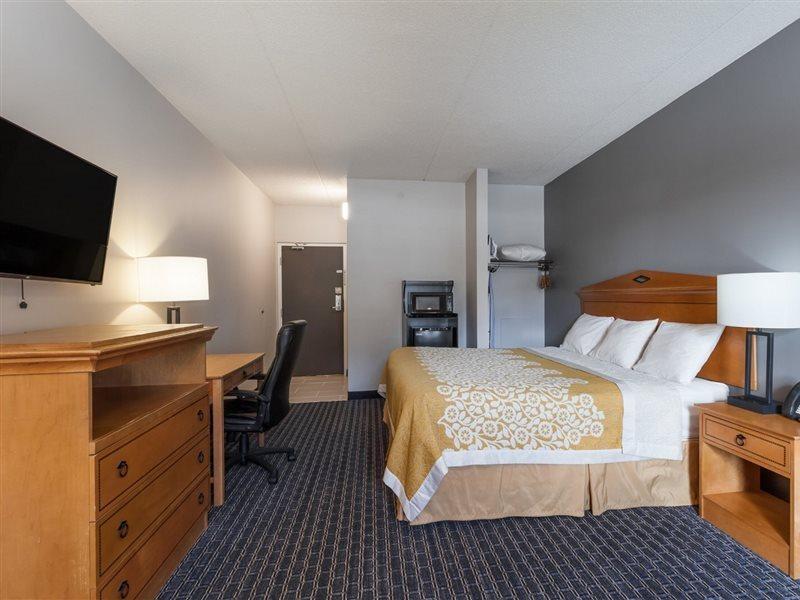 Days & By Wyndham Amish Country Hotel 3*