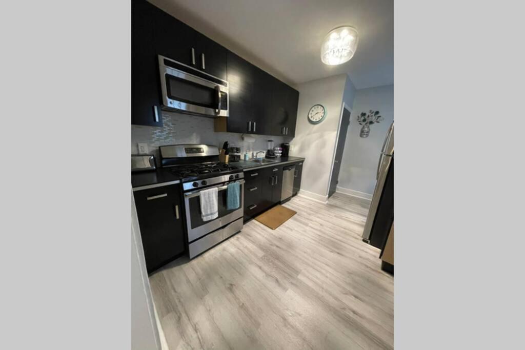 Villa Industrial Brick Townhouse In Downtown *