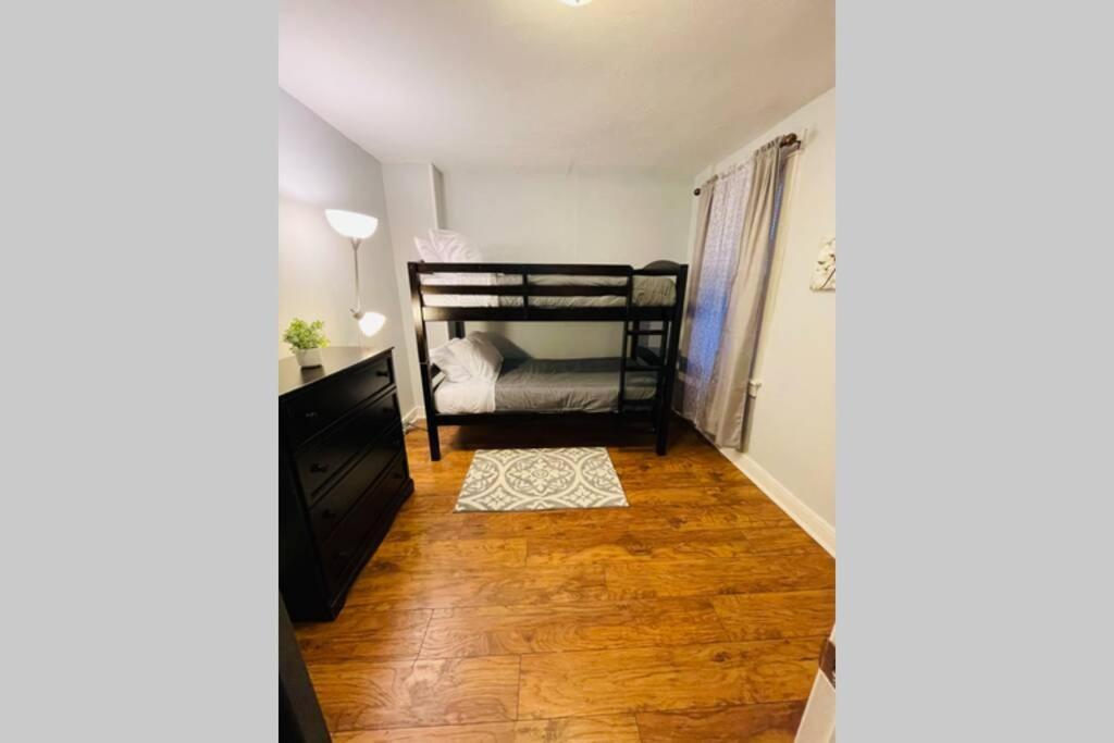 Industrial Brick Townhouse In Downtown Villa *