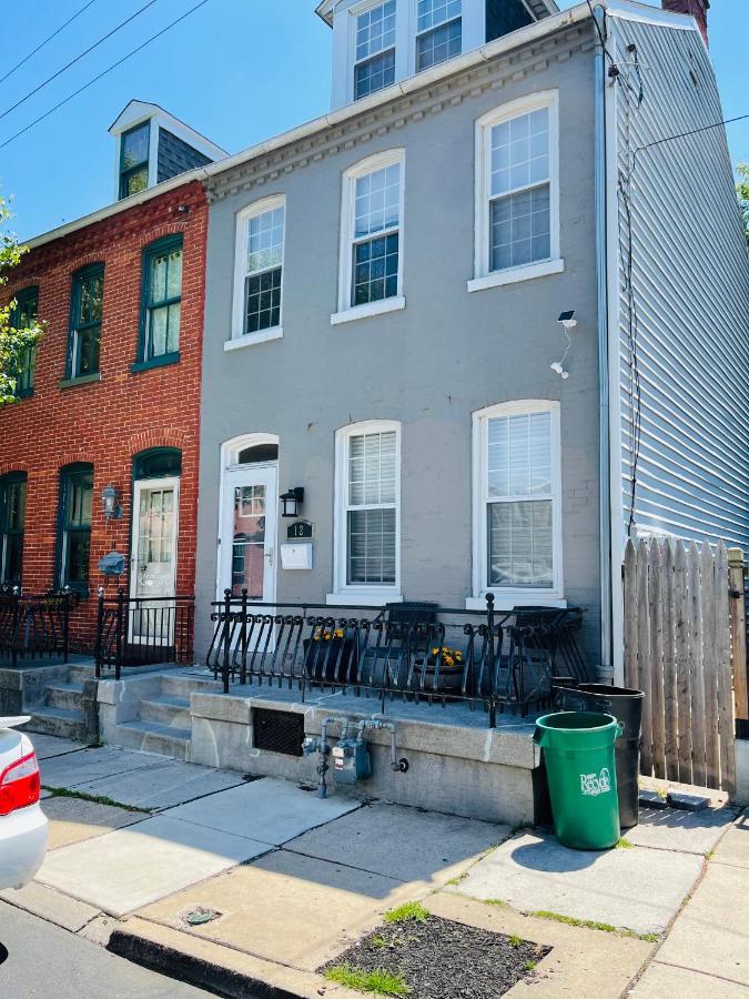 Industrial Brick Townhouse In Downtown Villa