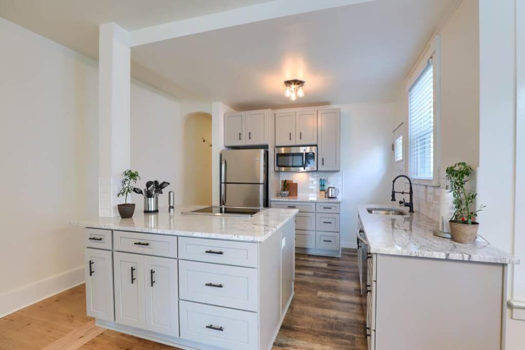 Apartment 3 Bed - Balcony W View - 10 Min To Lanc Brewin Company *