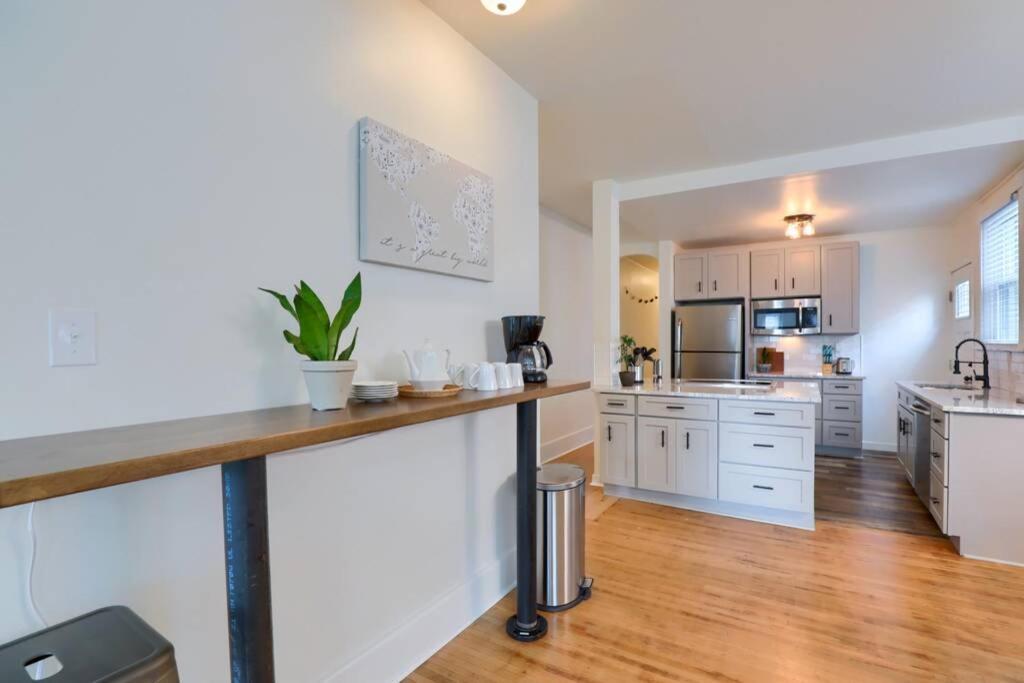 Apartment 3 Bed - Balcony W View - 10 Min To Lanc Brewin Company Lancaster