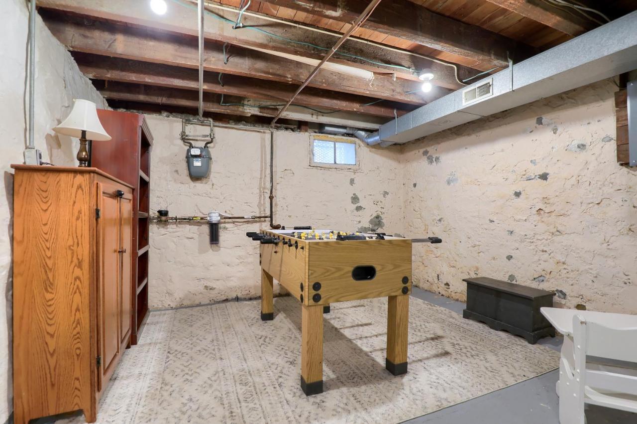 Rare W/ Backyard Fire-pit & Hot Tub *