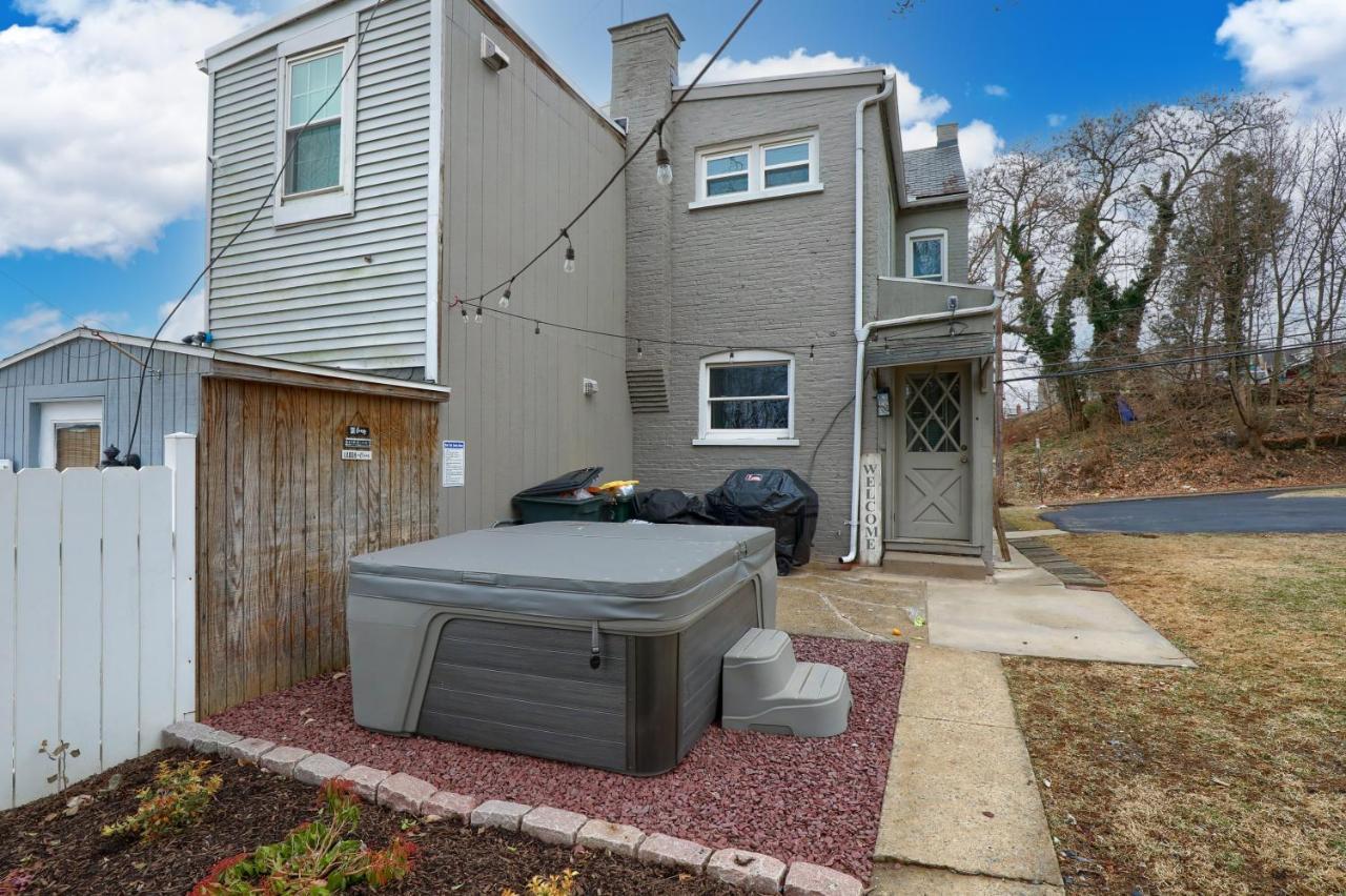 Holiday home Rare W/ Backyard Fire-pit & Hot Tub Lancaster