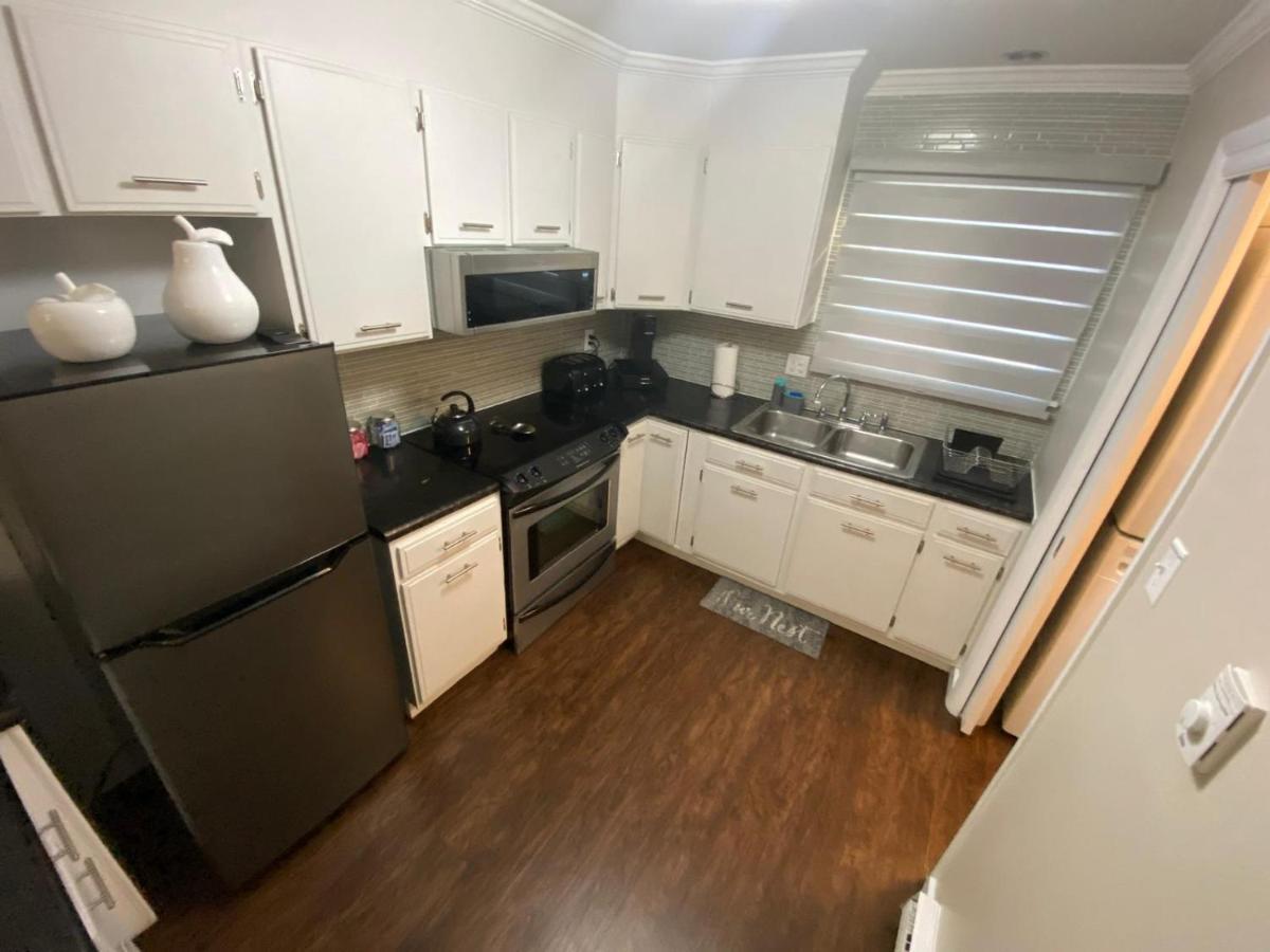 A Modern Close To Downtown Apartment *