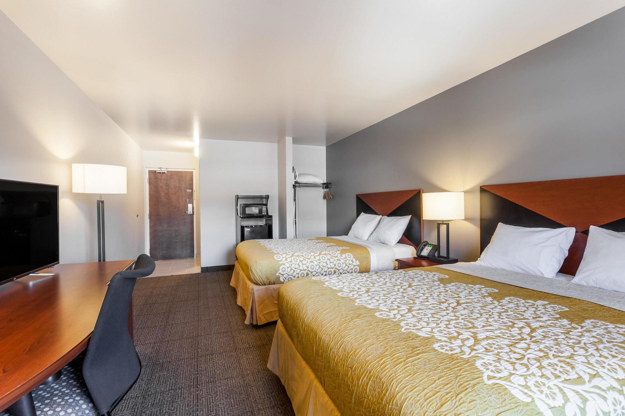 Hotel Days & By Wyndham Amish Country