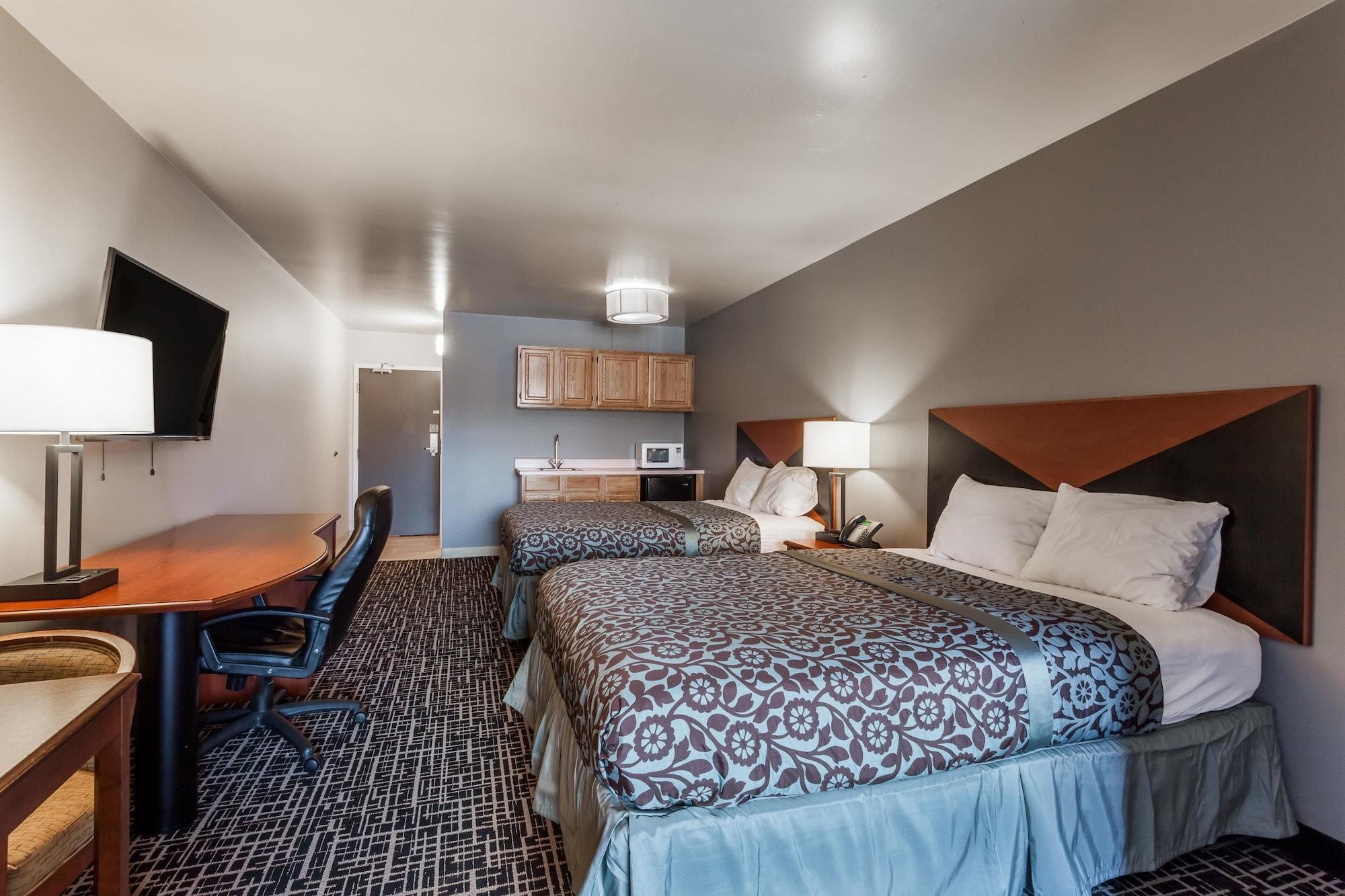 Days & By Wyndham Amish Country Hotel 3*