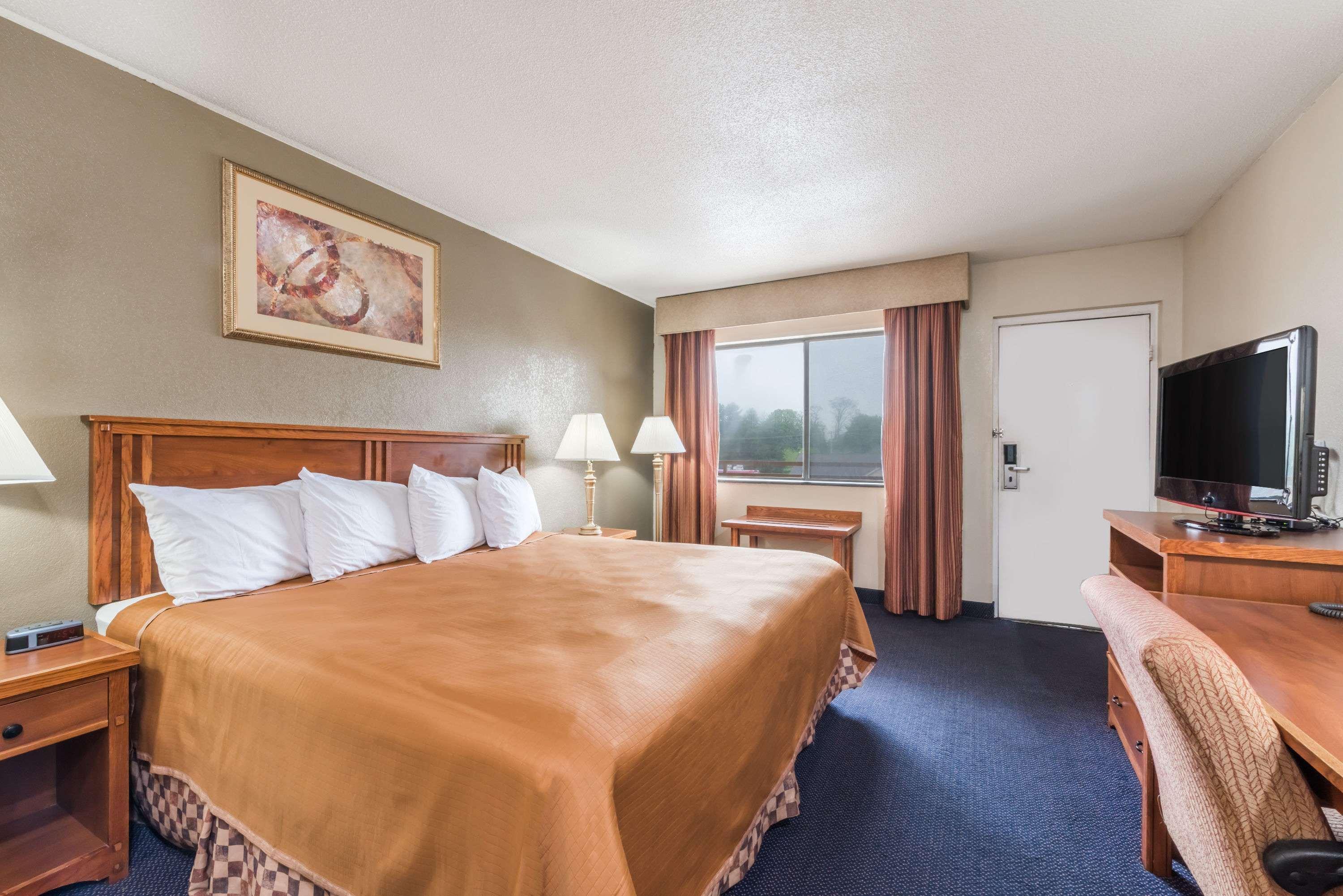 Red Carpet Motel 2*