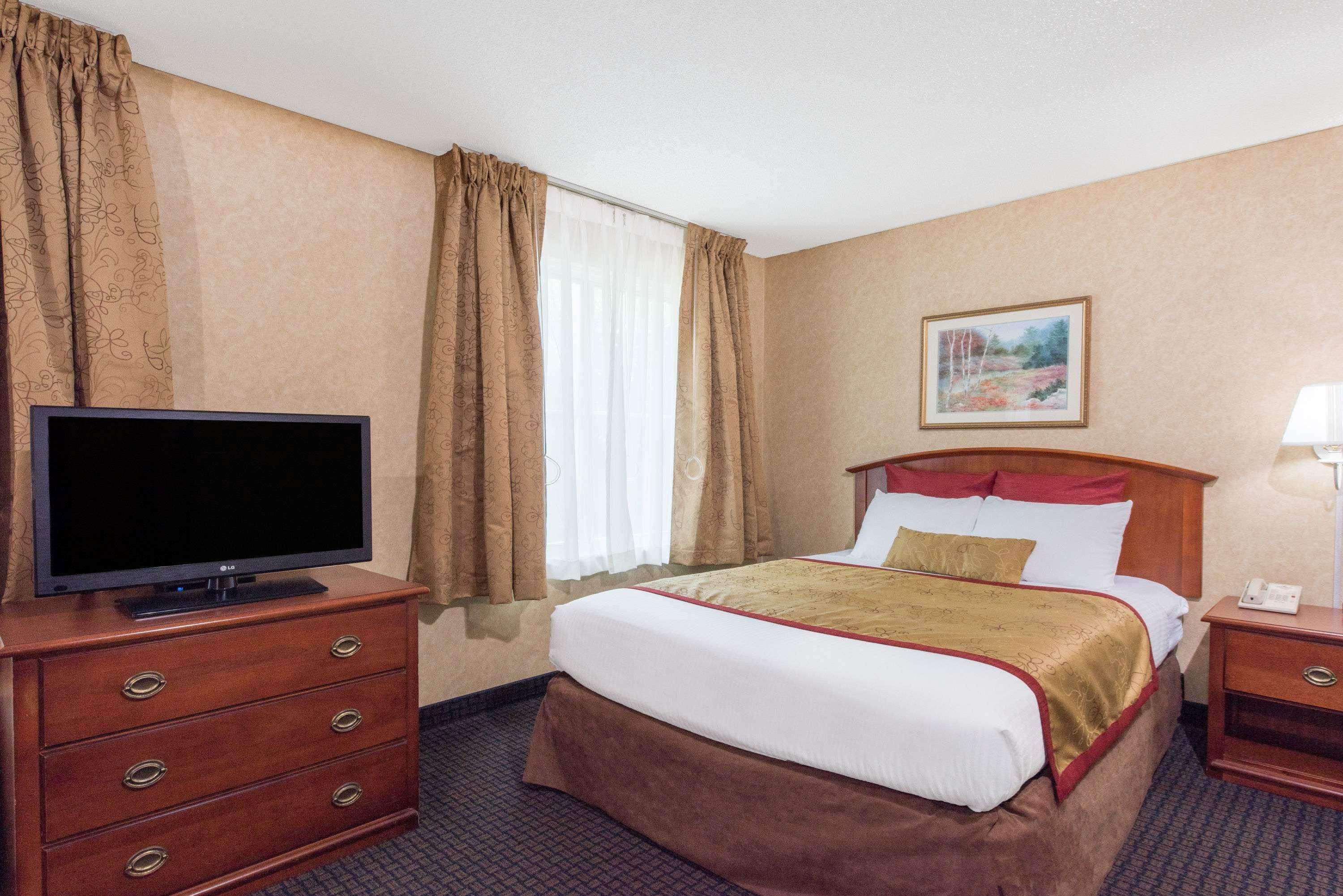 Lancaster Hotel 3*