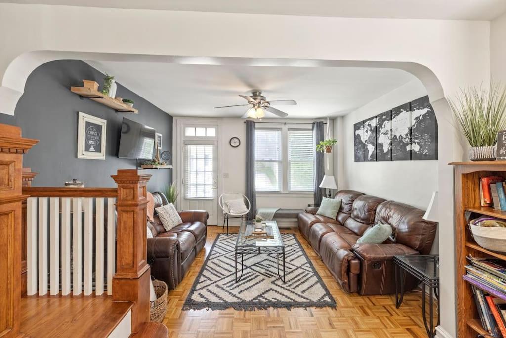 Rare W/ Backyard Fire-pit & Hottub *