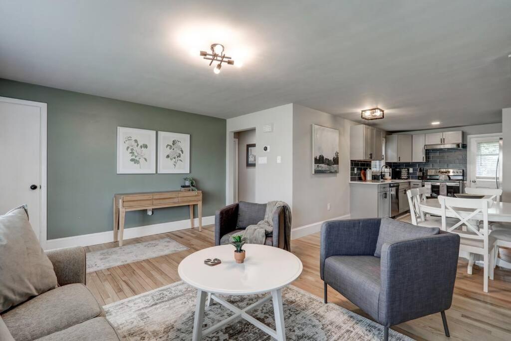 New Cozy Near Outlets & Amish Country