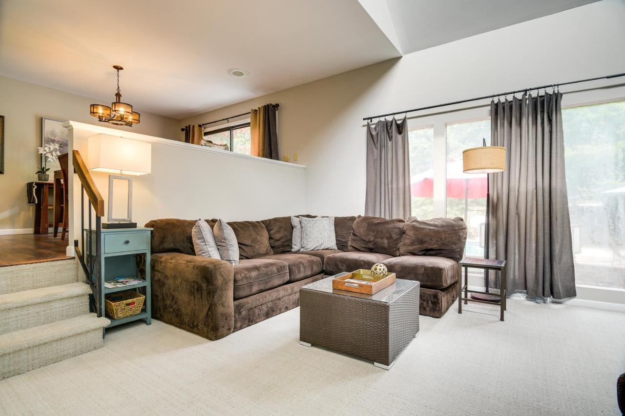 Holiday home Inviting Vacation 3 Mi To Downtown