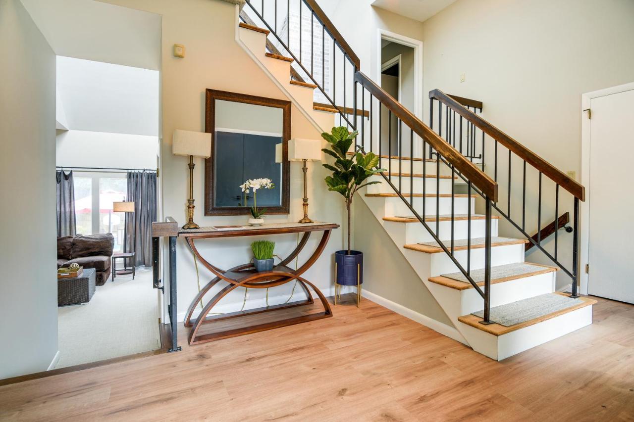 Holiday home Inviting Vacation 3 Mi To Downtown *