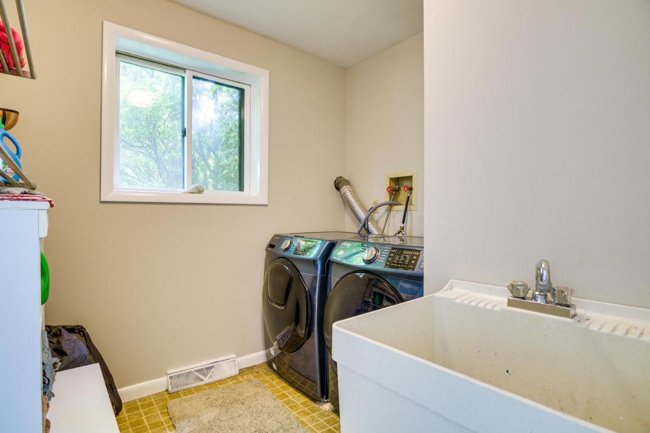 Holiday home Inviting Vacation 3 Mi To Downtown