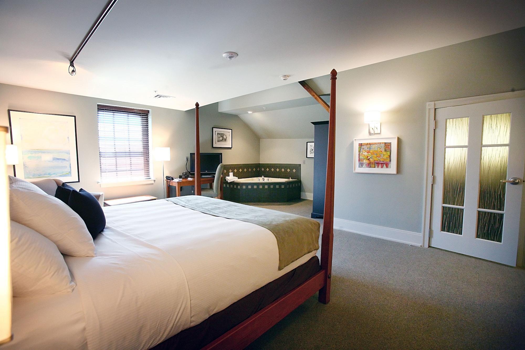 Arts Hotel 3*