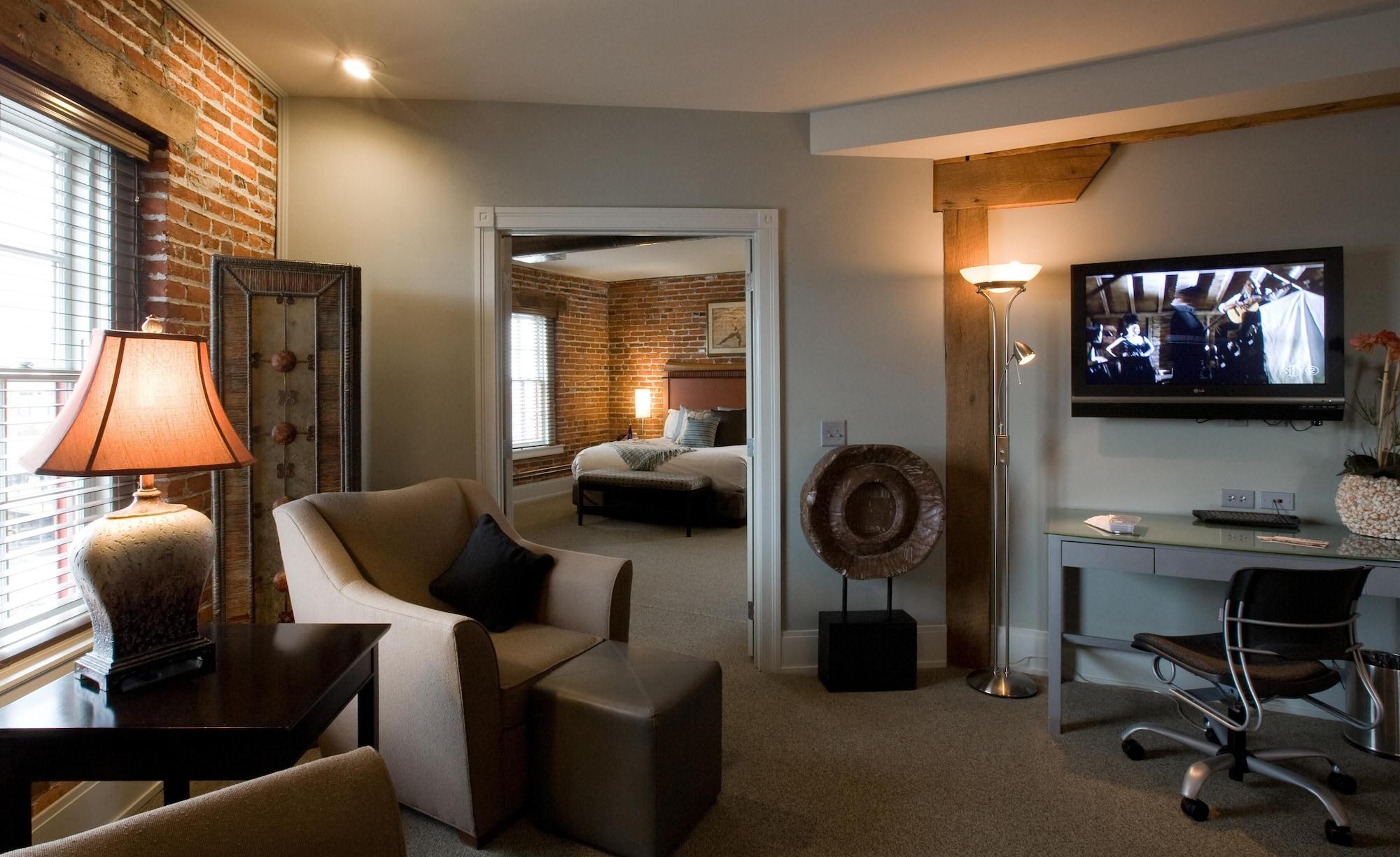Arts Hotel 3*