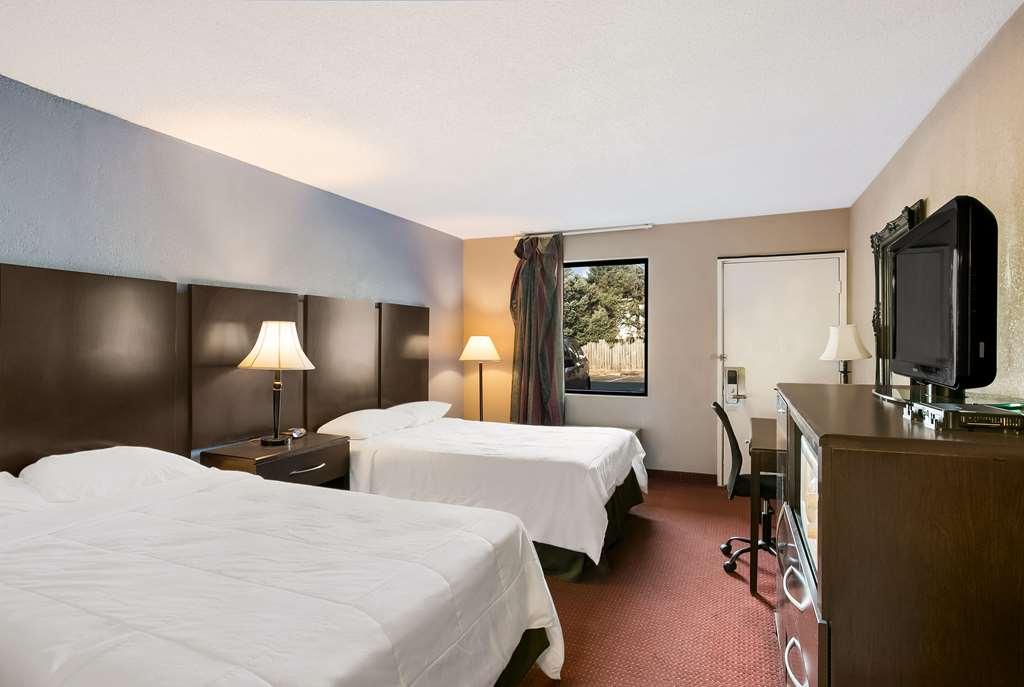Rodeway Hotel *