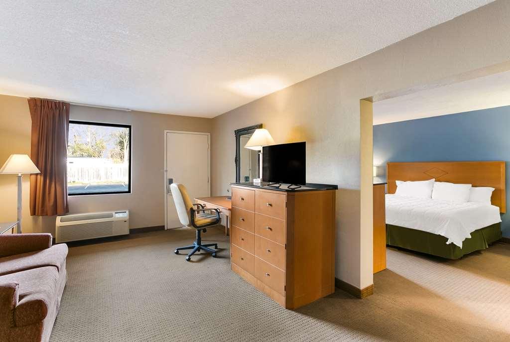 Rodeway Hotel *
