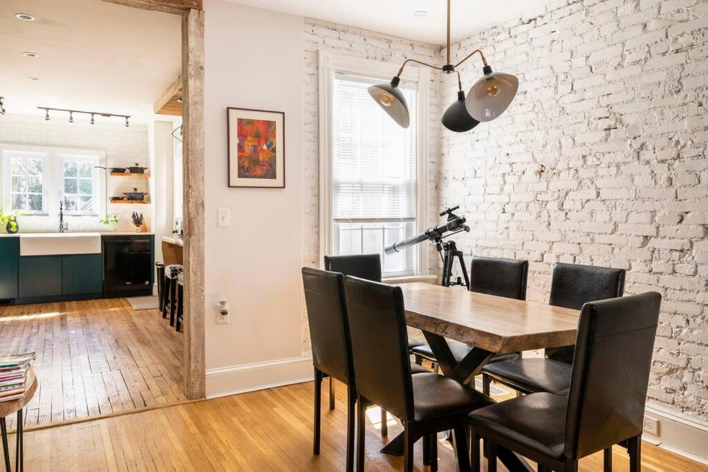 Apartment 3 Minutes To Downtown W/patio, Art, Fire Pit, Bbq