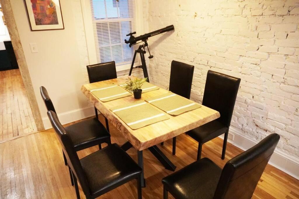 3 Minutes To Downtown W/patio, Art, Fire Pit, Bbq * Lancaster